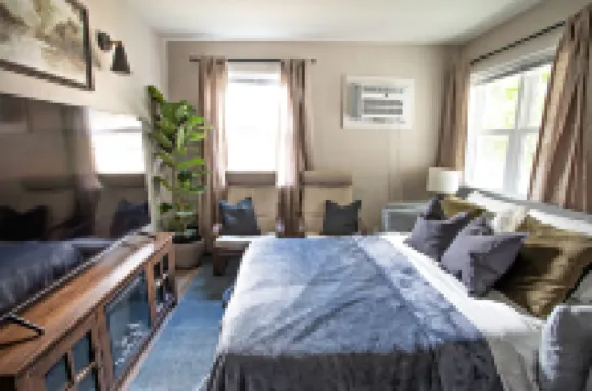 New Hagerstown Apartment - Self Check-in. Sleeps 4+