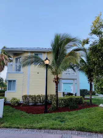 Rent a 2 bed / 2 bath Villa in Alice Town, North Bimini (INCLUDES 50' dock slip)