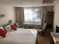 60 m2 luxury apartment with double jacuzzi and private Finnish sauna, in villa