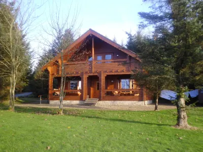 Luxurious Riverfront Log Cabin set in a tranquil woodland location Hotels near Drumlane Abbey and Round Tower