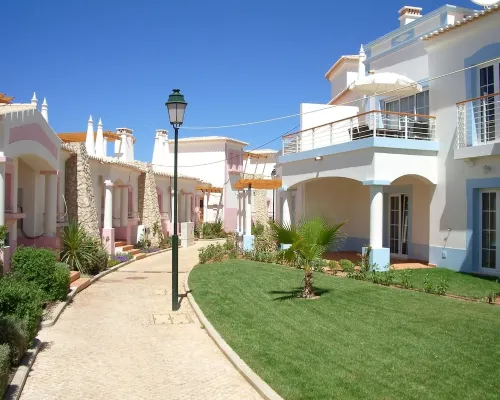Deluxe Golf Townhouse Only 5 Mins To The Beach Hotels in Budens