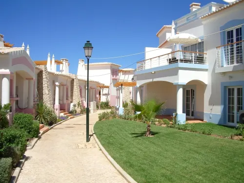 Deluxe Golf Townhouse Only 5 Mins To The Beach Hotels in Budens