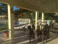 Private romantic retreat, ideally located, panoramic views, walk to the beach. Hotels in Cliftons