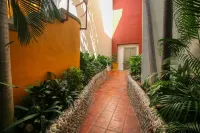 VIEWS Beach  Designer Upscale 2-4 adultsBest Location CASA ZIH LaRopa Playa