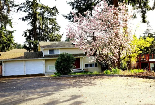 Nice Cozy Quiet House -2Tvs, Back Yard