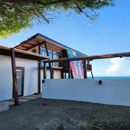 CASA ROARK OCEAN FRONT CHALET