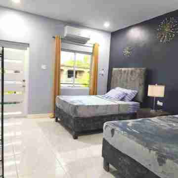 Williams Manor [Across From Ricks Cafe Negril] Rooms