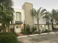 LUXURIOUS TOWNHOUSE BY THE BEACH-7 BED-2.5 BATH-SLEEP UP TO 9 - 1400+ sqft Hotels near Orchid Beach