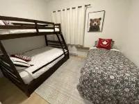 Family cabin sleeps 10 w/ hot tub, games room &  mountain views - 2 mins to base