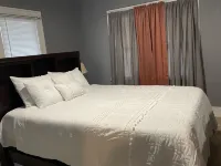Cozy retreat ! Spacious family friendly 10 minutes away from downtown