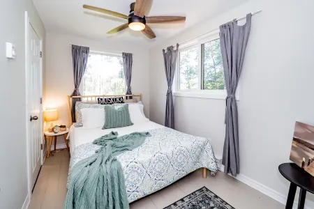 Beautifully maintained cottage in the heart of port carling