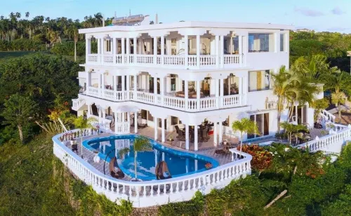 Room w/ ocean view balcony next to the beach. 2 pools, fire pit, gardens & more!