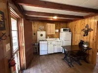 Bigfoot's Bunkhouse! Cozy Cabin, Cool Breeze Dogs Welcome! 45 min to white sands 클라우드크로프트 호텔