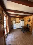 Bigfoot's Bunkhouse! Cozy Cabin, Cool Breeze Dogs Welcome! 45 min to white sands