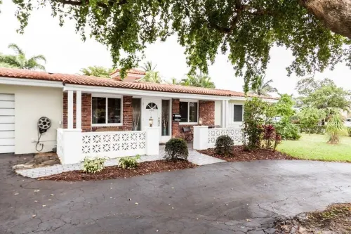 Niko's Beach Home Perfect Location In The Cove