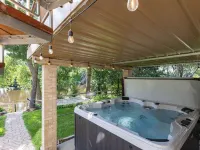 Soak, Relax & Gather - Spacious River Home - Hot Tub, Massage Chair & Kayaks Hotels in Fridley