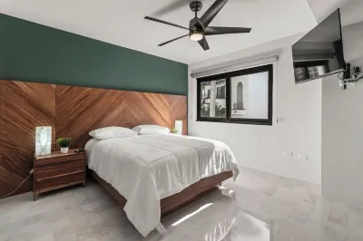 Luxury 2BR, 2BA condo in Marina Vallarta. Dream kitchen, golf, fishing packages. Hotels in 