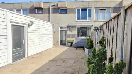 Villa near Amsterdam Отели в г. Алмере