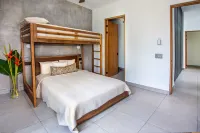 Magnificent Brand New Villa - Casa Nueva Vida Hotels in 
