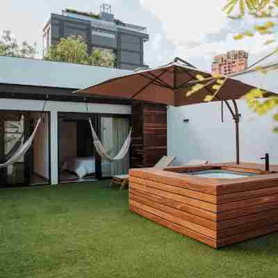 401 - Private Rooftop hot tub & Bbq 2BR Steps from Your Bed Fitness & Recreational Facilities