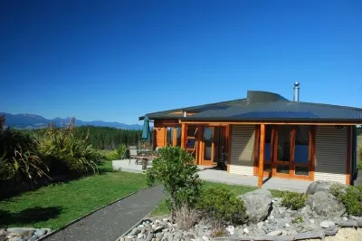 Mapua Heights Cottage; 'a gem among gems' Hotels near Spencer Hill Estate