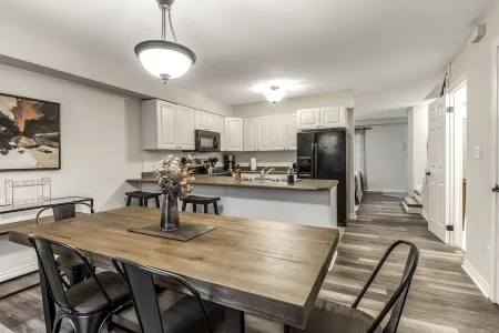 Modern 3br 3 ba house near downtown w/ amenities