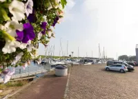 Loft Near Marina and Veerse Meer - parking