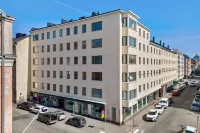 สไตลิช ดาวน์ทาวน์ 2BR แฟลต พร้อม ซาวน่า และ พื้นที่ทำงาน โรงแรมใน