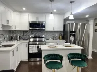2 Bedroom Basement Apartment with Seperate Entrance. Free Wifi & Parking.