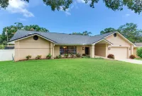 Heated Pool, 3-bedroom Home with WiFi in Clearwater