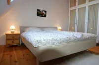 Göpelhaus/ 1st floor with lounge in the Landhaus Elbwiesen for max. 28 pers. Amt Neuhaus 호텔