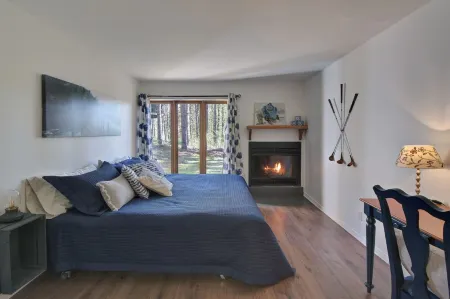 Mont Tremblant getaway with A/C Отели рядом с достопримечательностью «Ski de fond Mont-Tremblant»