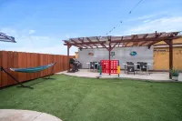 POOL,Spa, Movie Room, BBQ and Games! Family Vacation Home