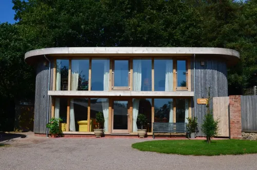 Detacted , Luxury  Lodge Within Open Country