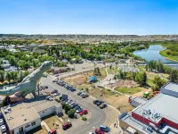 Downtown Den | Steps Away from Worlds Largest Dino Hotels in Drumheller