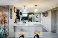 Newly remodeled garden-level suite near downtown in Cheesman Park neighborhood.