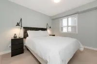 Cozy condo beside lake with mountain view / 2bd 2bth + Den