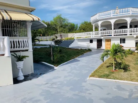 Affordable Authentic, Jamaican Getaway, Scenic Beaches and Popular Attractions.