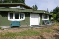 Otter Lake B&B, Denman Island, BC, Canadafamily friendly, coastal Hotel in zona Mushroom Beach