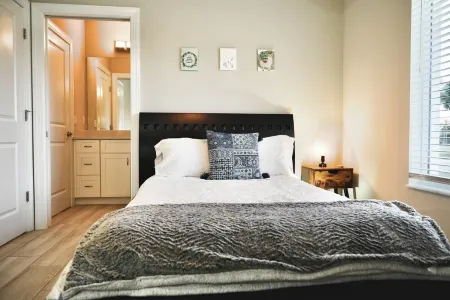 SWFL: Lake McGregor 3 bedroom Home - Entire Home!