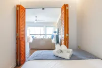 Newly Renovated Beachfront Apartment Ideally Located in Penelope