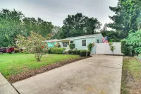 Pinellas Park Home: Swim, Golf, Grill & More! - Kitchen