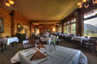 Overlander Mountain Lodge فنادق في Yellowhead County
