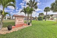 Sunny Cocoa Beach Condo with Balcony and Pool Access