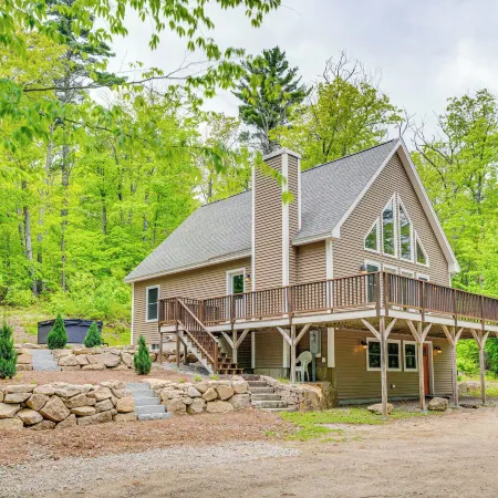 Ski, Hike & Fish: Chalet w/ Hot Tub in Conway