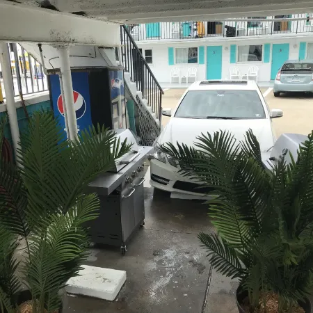 Surfcomber Motel