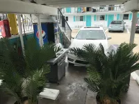 Surfcomber Motel - motel