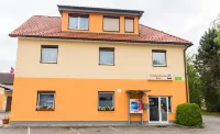 Ferienwohnungen Und Zimmer Yassi Hotels in Knittelfeld
