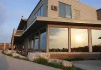 Lighthouse Inn - Two Rivers Hotels in Manitowoc