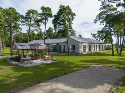 Strandakar Hotell & Restaurang Hotels near Valar fyr